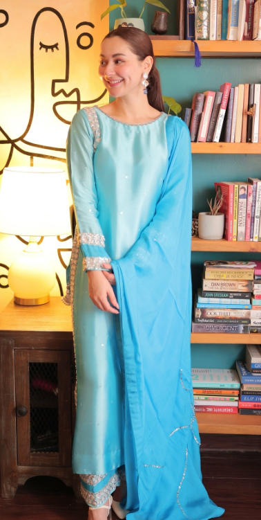 Hania Aamir’s Blue Pakistani Suit